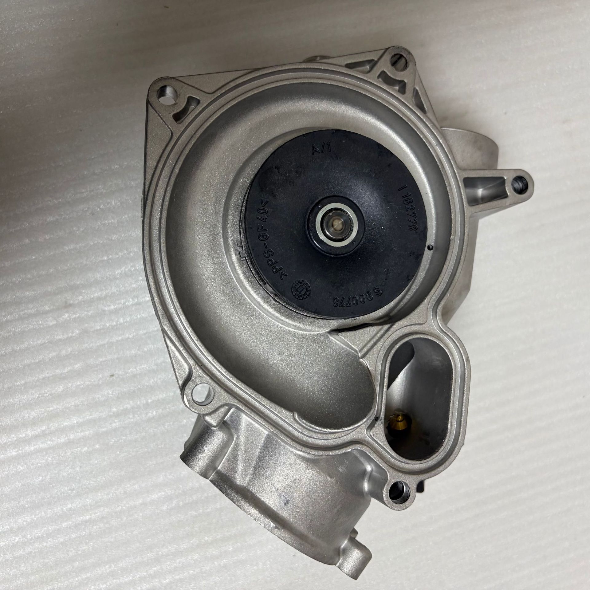 Suitable for Bmw Water Pump 11517548263 11517548264