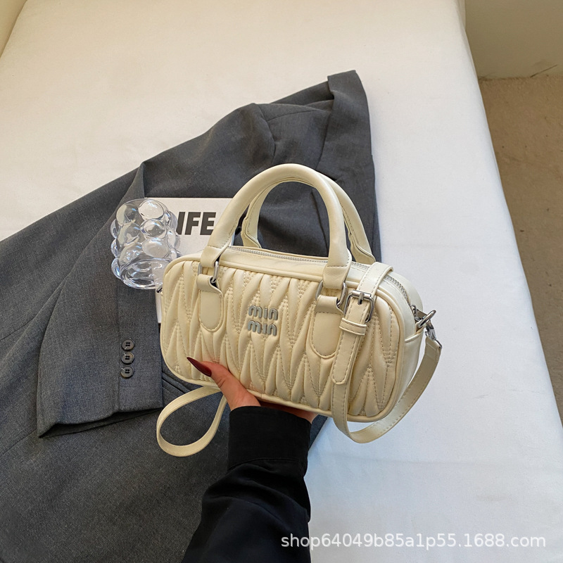 Bolso de mujer de alto nivel retro bolso de mujer nuevo otoño invierno popular versátil bolso de mochila bordado bolso de bolos de mano
