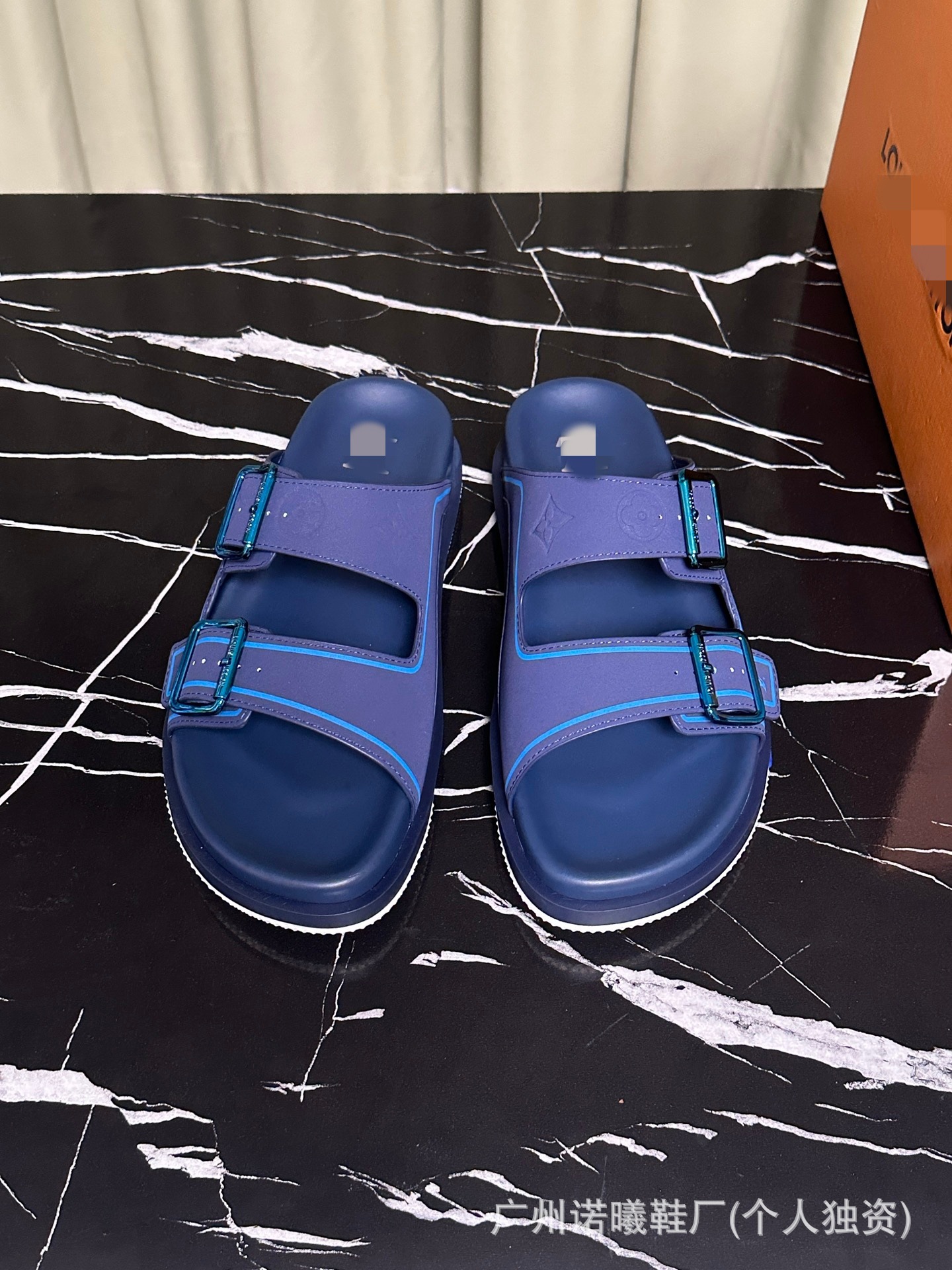 Zapatillas de moda para hombres con suela suave cómodas para usar zapatos de playa de cuero originales caja original de lujo marca de moda de doble cinturón de moda casual image 23