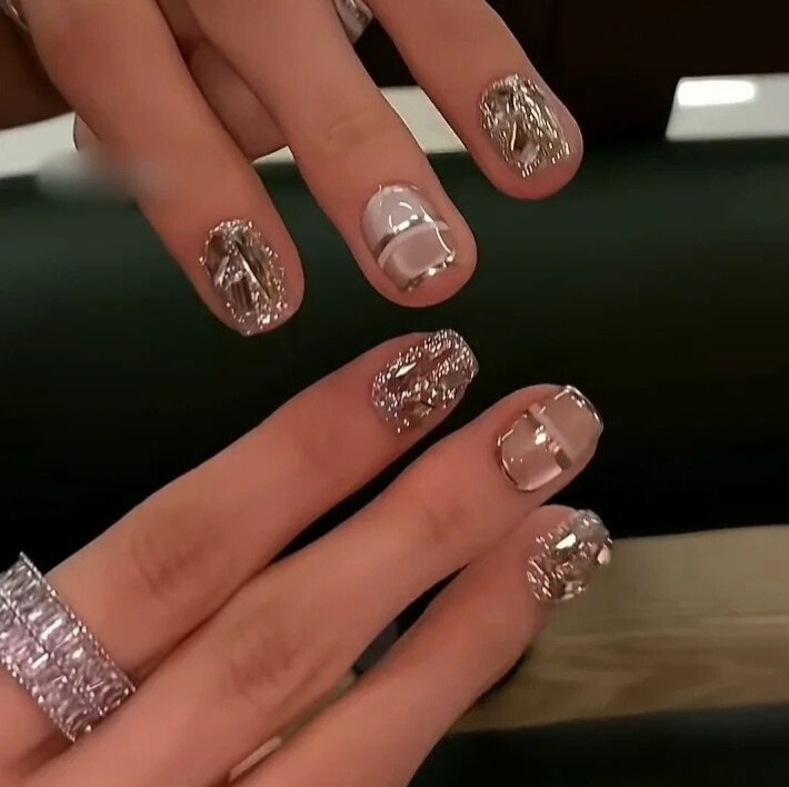 Purely Handmade Wearable Nails with a High-End Feel, Dazzling Full Diamond Manicure, Elegant and Skin-Brightening, Large Diamond Luxury Fake Nails, New Handmade Style Purely Handmade Wearable Nails with a High-End Feel, Dazzling Full Diamond Manicure, Elegant and Skin-Brightening, Large Diamond Luxury Fake Nails, New Handmade Style
