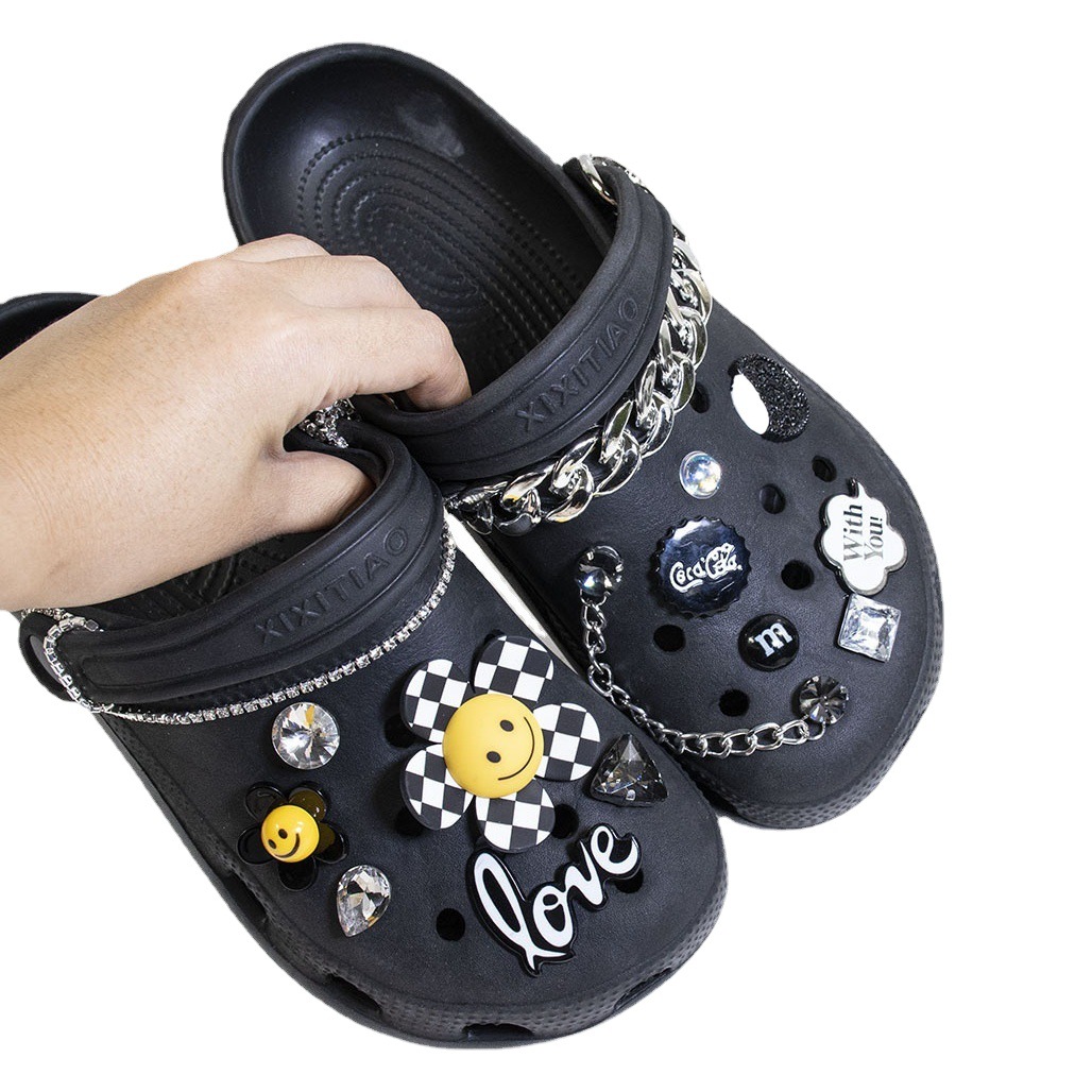 Nuevos zapatos de agujero accesorios de bricolaje lindo tablero de dibujos animados serie de flores de girasol zapato desmontable hebilla de zapato Cadena de zapatos