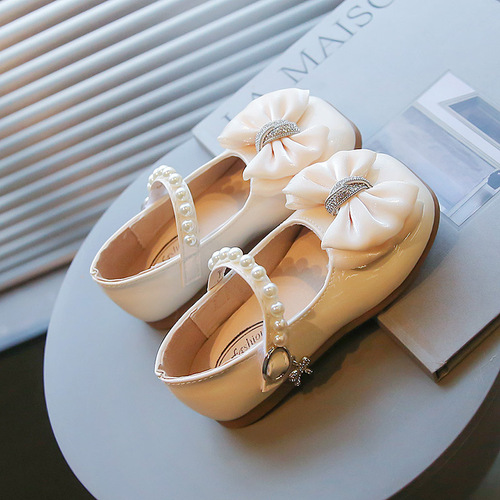 Children's British style retro singer host piano princess shoes performance flower girls leather shoes lacquered breathable girls school chorus performance bow shoes 