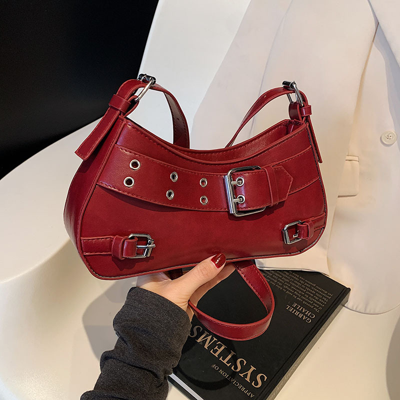 Fashionable underarm bag