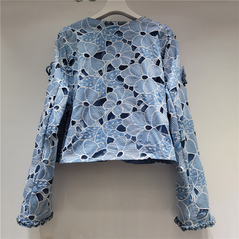 A principios de primavera pequeña chaqueta de viento fragante 2026 nueva moda vacío bordado corto chaqueta de vaquero de mujer
