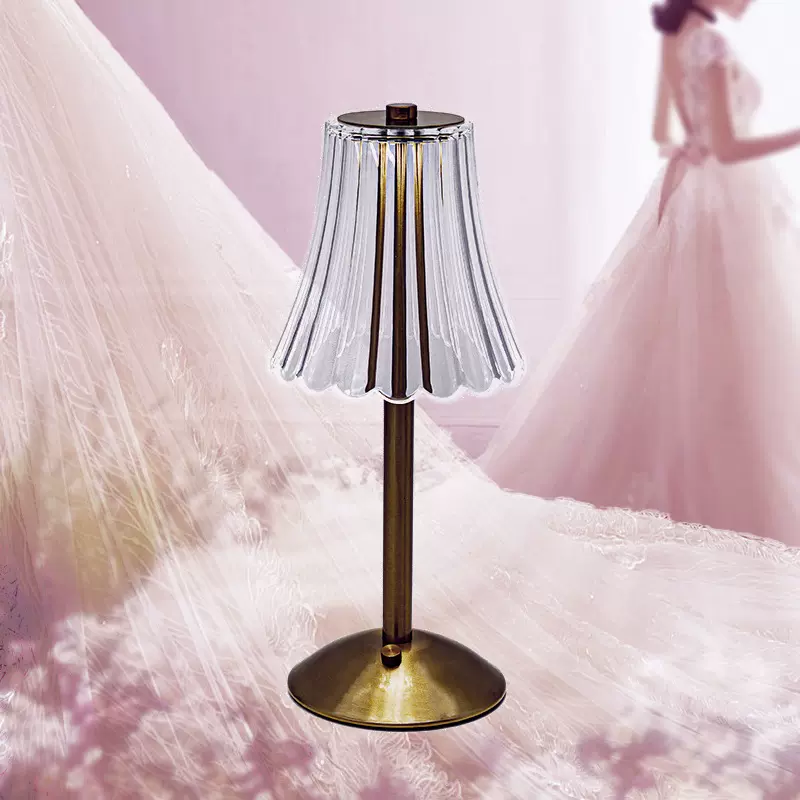 亚马逊专供北欧LED复古金属台灯简约卧室床头温馨氛围US B充电夜