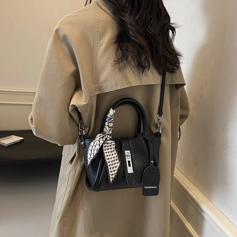 Bolso de mano universal de alta sensación para mujeres 2024 nuevo popular bolso de cubo de agua super caliente nicho de moda retro mochila