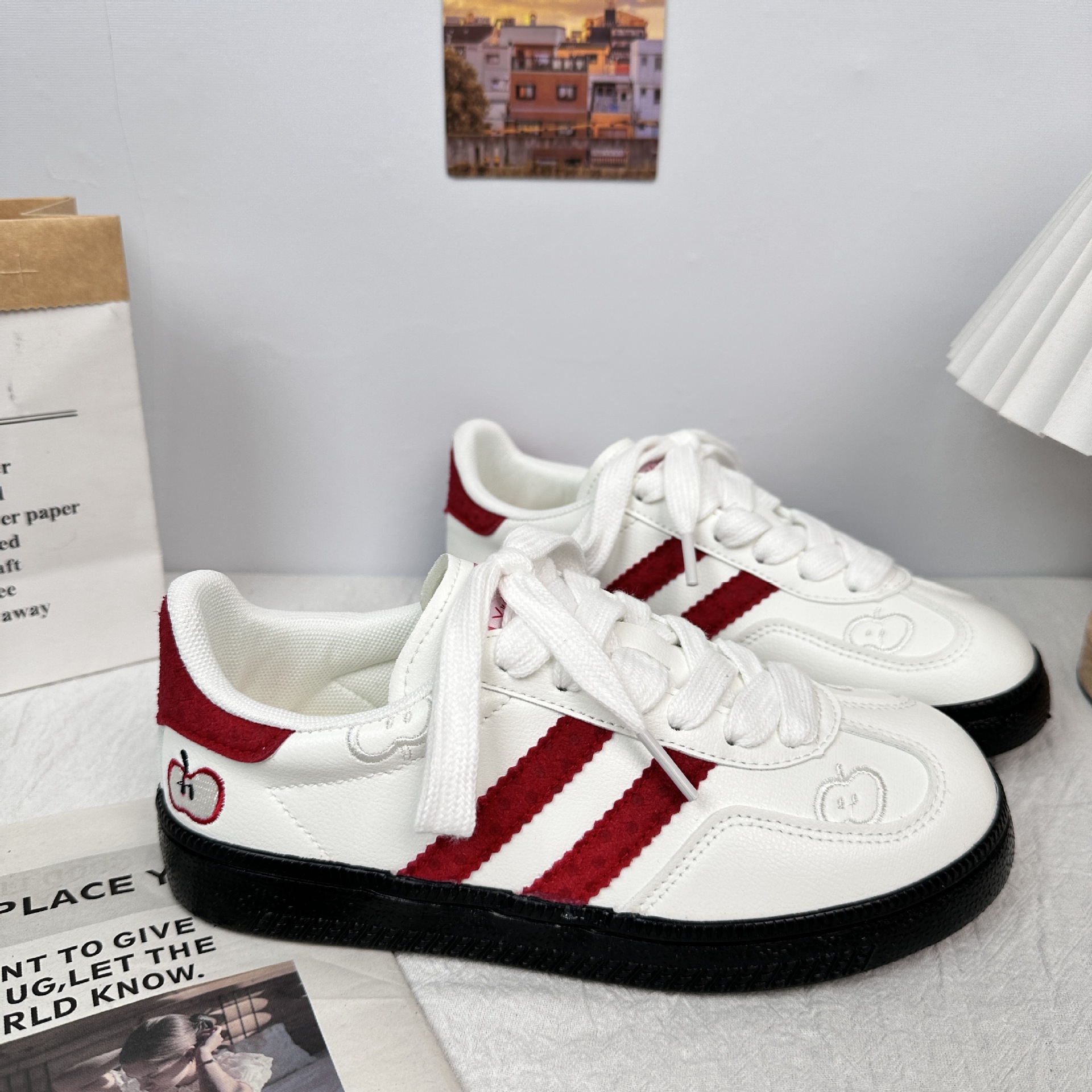 2025 primavera nuevas zapatillas de deporte de todo fósforo estudiantes zapatos de lona coreanos de corte bajo Harajuku zapatos blancos pequeños de nicho Yuanbo 6006