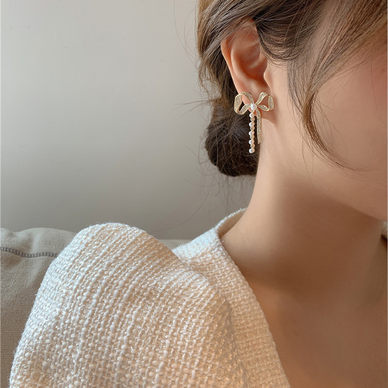 Korean Rhinestone Bow Pearl Earrings display picture 10