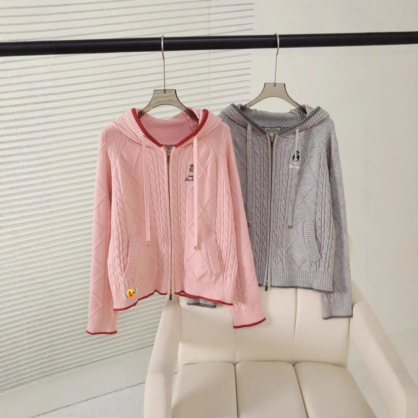 2025 New Autumn and Winter Preppy Style Casual Cable Lazy Knitted Cardigan Hooded Jacket for Women Ttck254903P