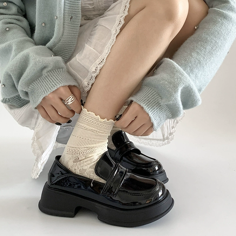 Черная французская обувь Lefu на толстой подошве женская 2024 новая летняя обувь на толстом каблуке ретро туфли в британском стиле