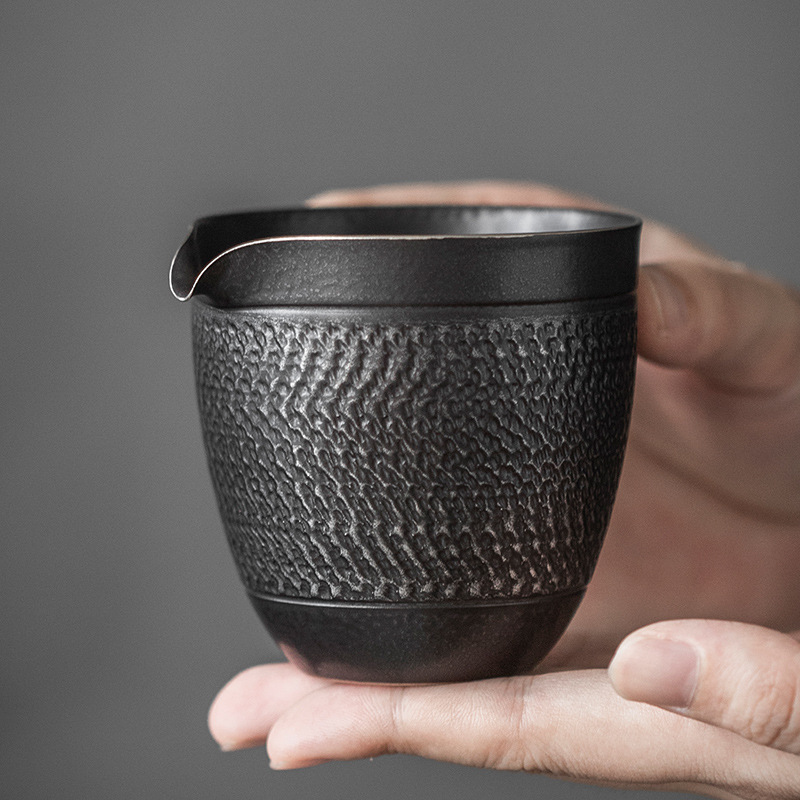 Xuan Black Thin Body Ceramic Fair Cup High-end Tea Room Painted Platinum Tea Room Tea Ceremony Tea Divider Handmade Jumping Knife Equalizing Cup