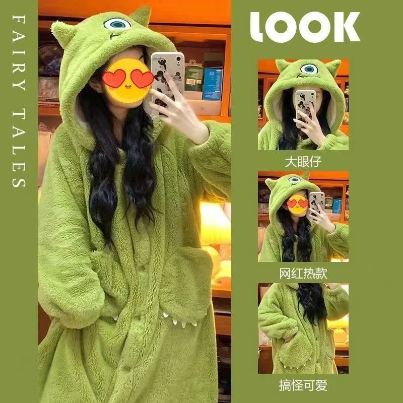 クロミパジャマの女性は冬に帽子をかぶって保温して、漫画の長いサンゴのベルベットの冬の寝衣の家の服を厚くします。|undefined