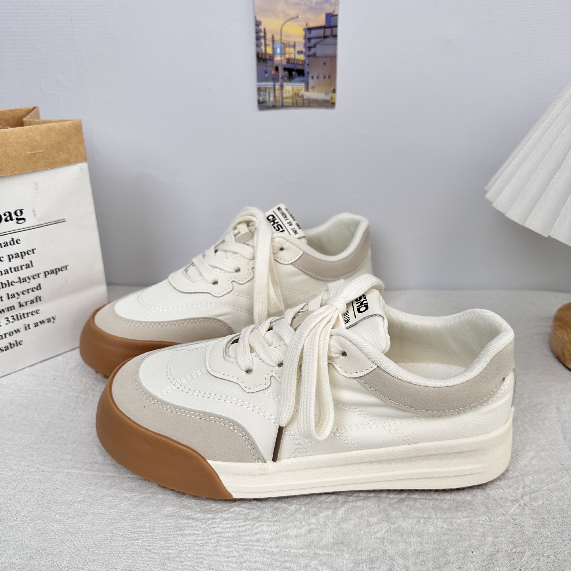 6648 zapatos blancos de suela gruesa para mujer con falda 2025 primavera nuevo estilo diseño de nicho casual ligero, transpirable y versátil