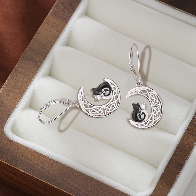 Europa y los Estados Unidos transfronterizos 925 plata esterlina dos gatitos huecos pendientes de luna nicho diseño de nuevos pendientes de alta calidad