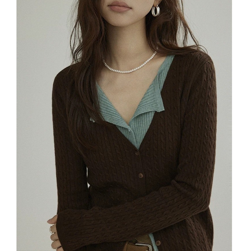 2025 Autumn Slim Fit Top Niche Fashion Trendy High-End Fake Two-Piece Short Knitwear Autumn
