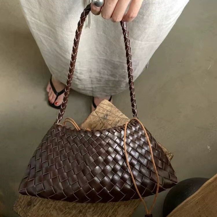 Korean Hand-Woven Armpit Bag for Women 2025 New High-End Versatile Retro Satchel Single Shoulder Mother-In-Law Bag
