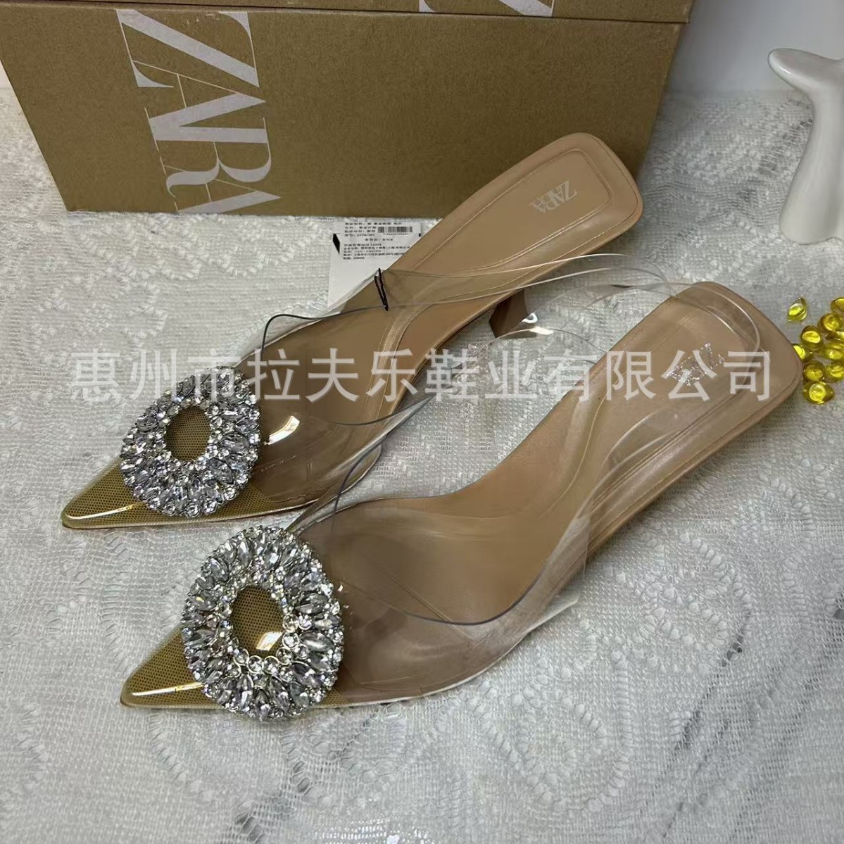 Qadın PVC sandalet, rhinestone qaşlı, iti burun, kvadrat toqqa