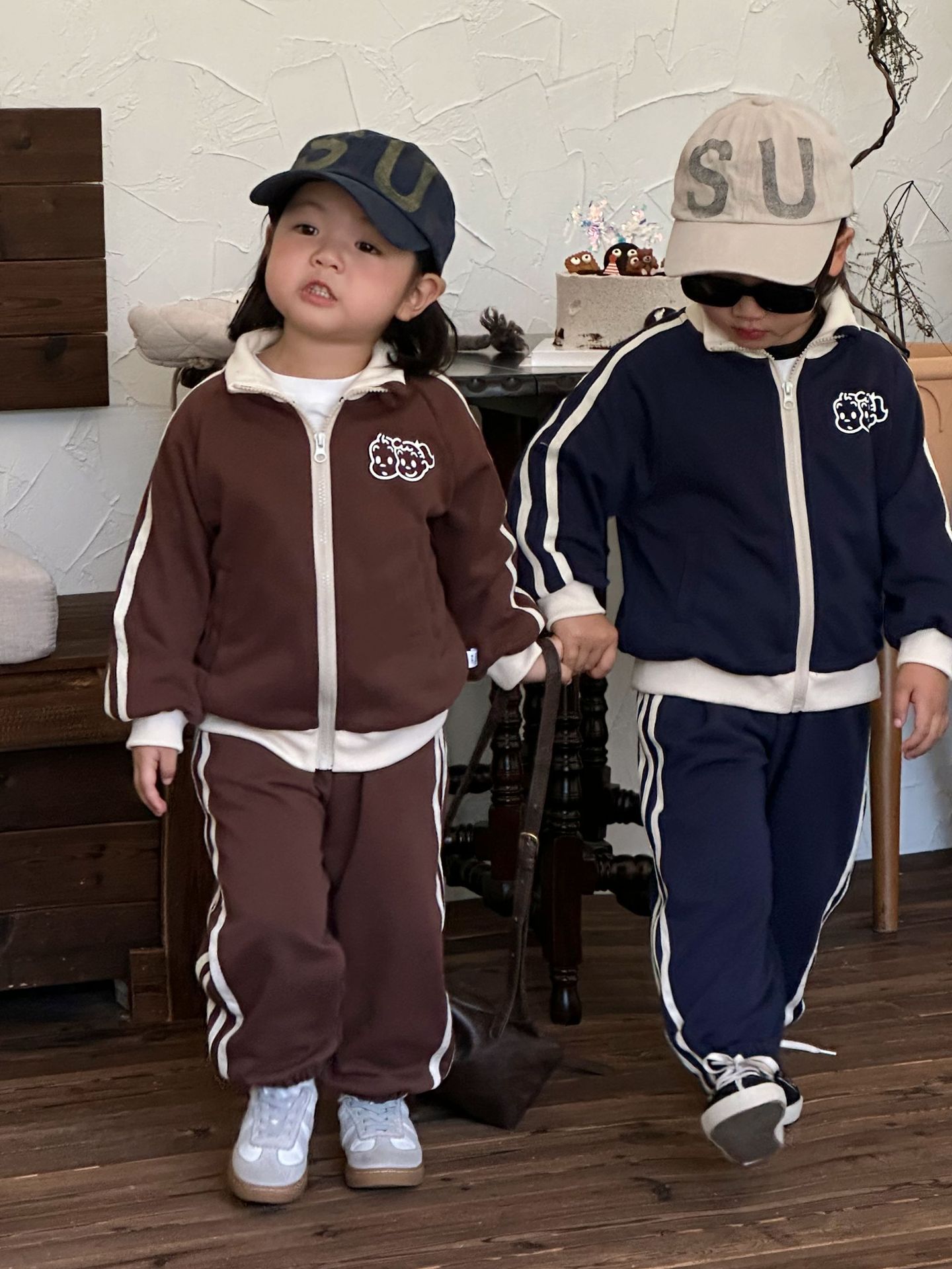 Children's 23 Autumn New Boys and Girls' Cartoon Letter Kindergarten Sweater Pants Two Piece Set_voghion.com