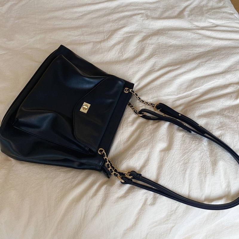 Capacious retro one-shoulder bag