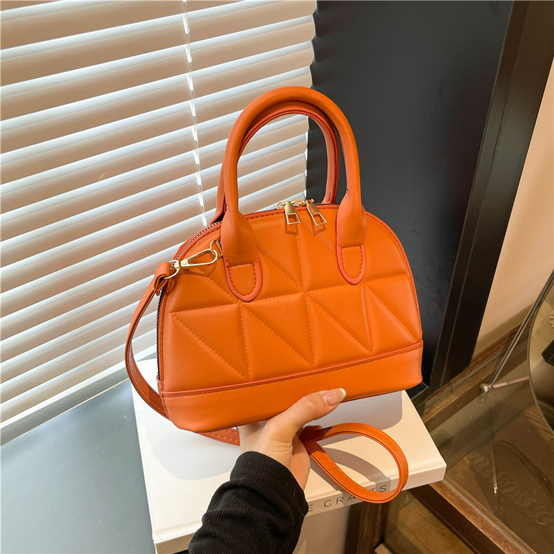 Bolso de hombro popular de este año Bolso de mano en relieve de hilo bordado de moda 2025 primavera nuevo bolso de mensajero de moda bolso femenino