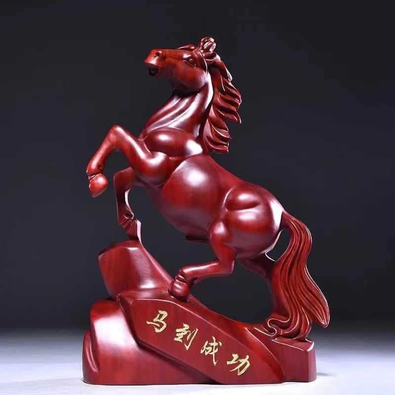 黒檀の木の彫刻の馬の置物の実木の馬は成功の工芸品の家の客間のテレビの棚の装飾品の開業の贈り物に着きます。|undefined
