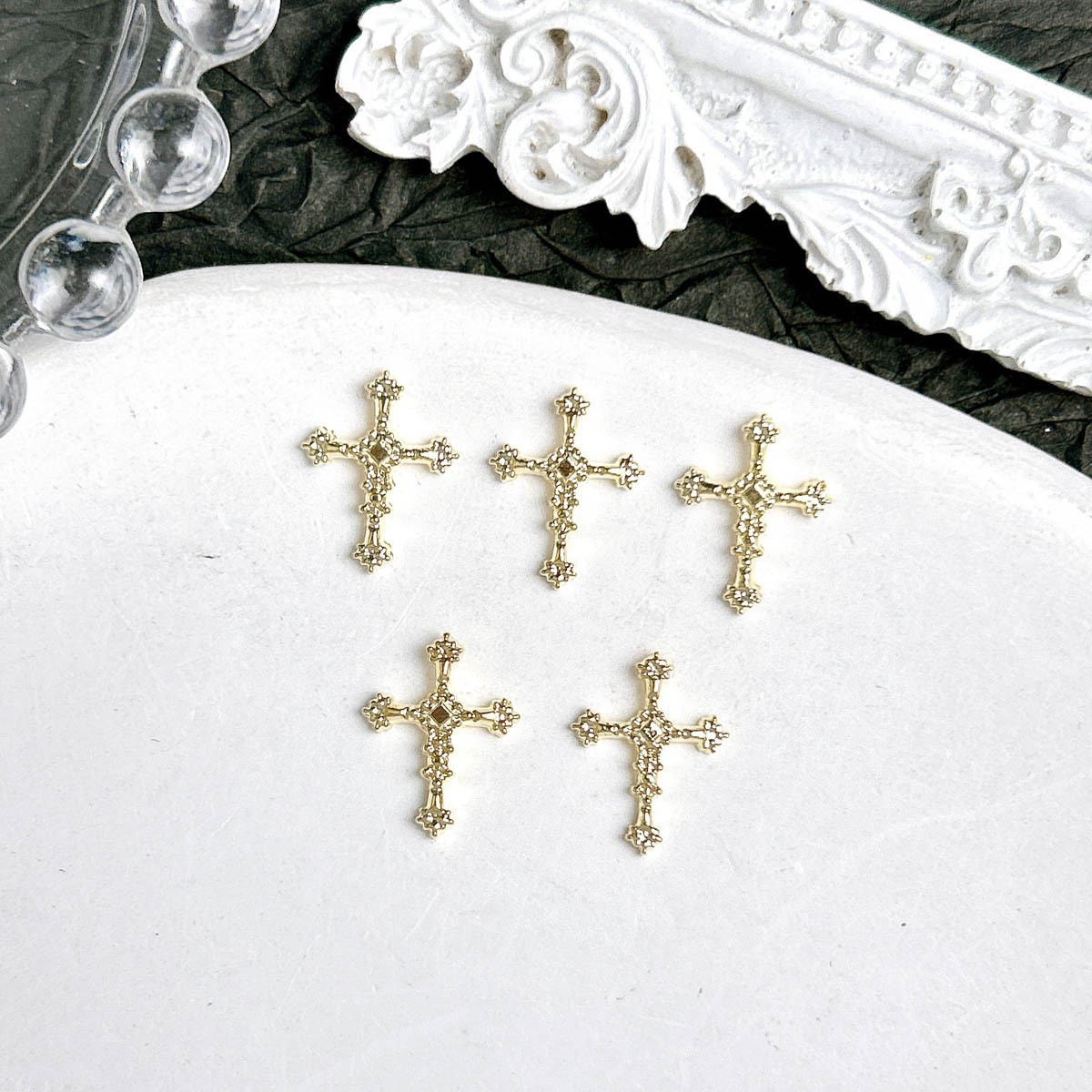 Ventas transfronterizas de joyas de manicuría cruces oro y plata super brillante diamante completo retro punk cruces joyas accesorios diy