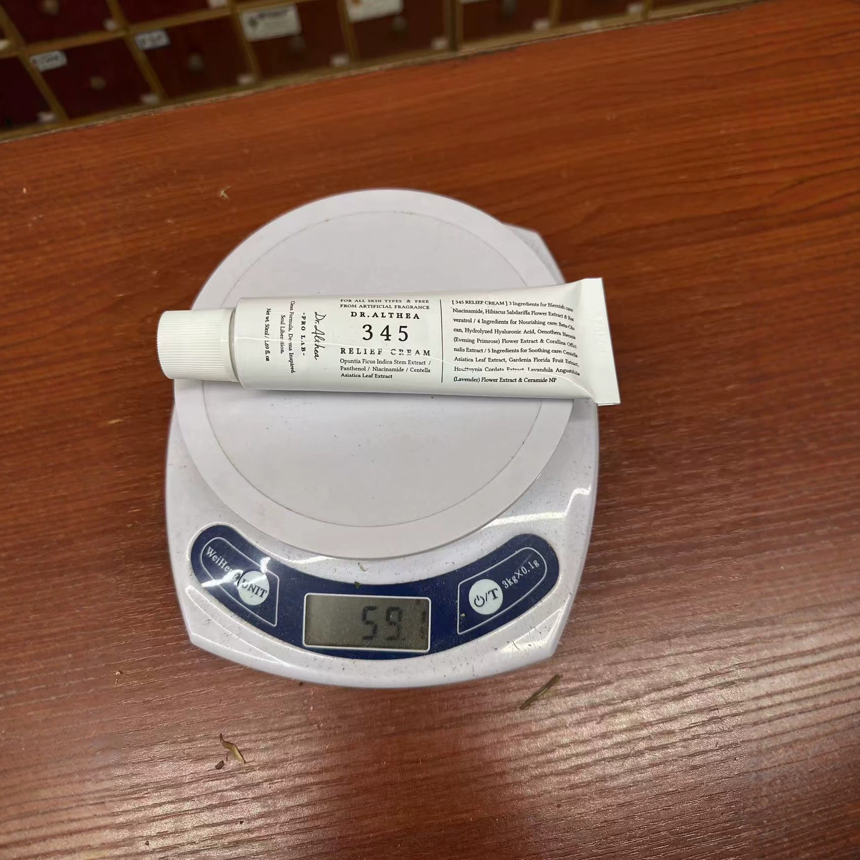 El modelo explosivo de 345, el tubo de relieve facial, la crema hidratante, la crema de reparación, la crema hidratante diaria, la crema facial