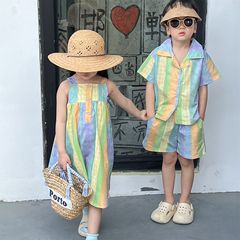 童裝兄妹裝2024夏裝彩色條紋度假風女童連衣裙男童短袖襯衫短褲
