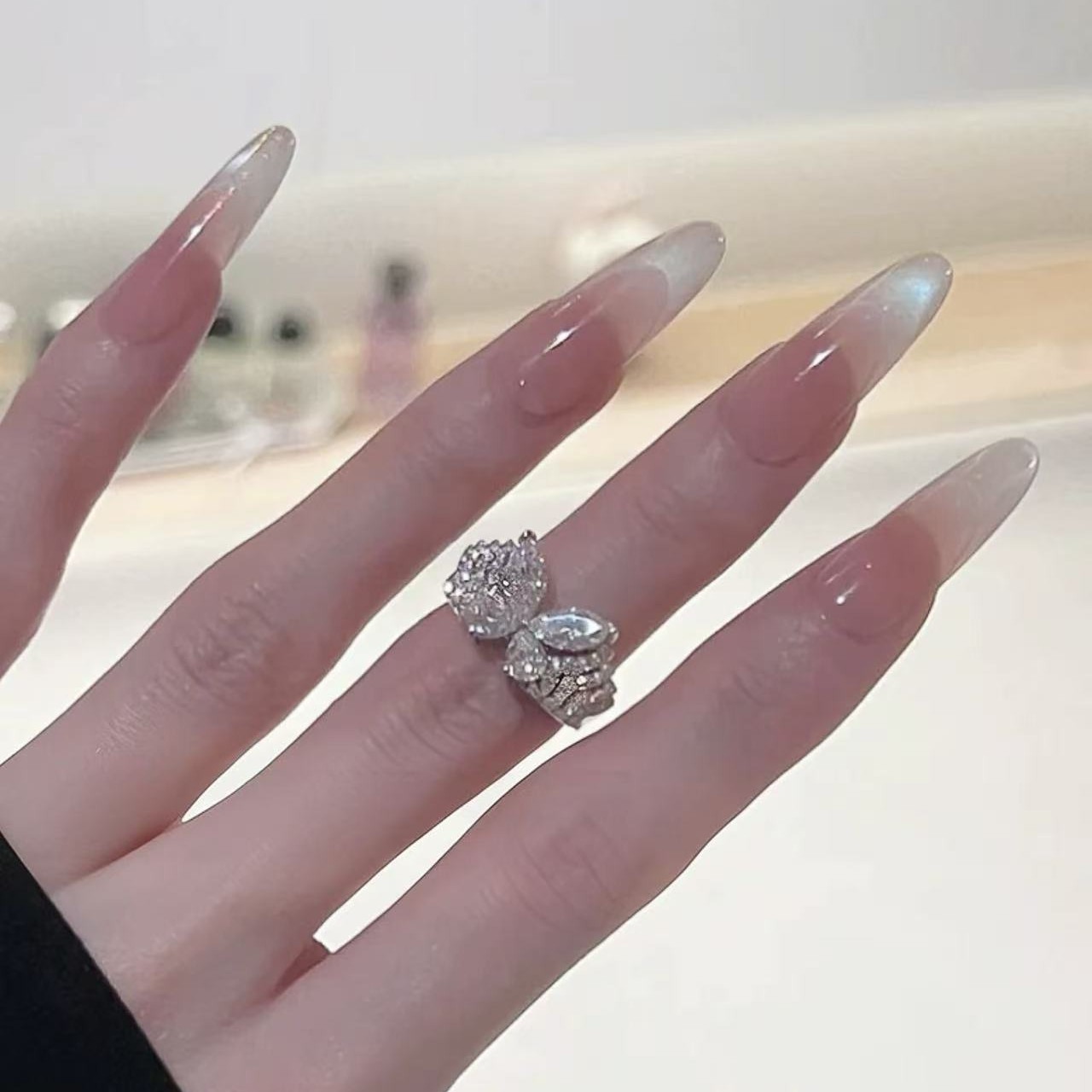 Designer Ring Mit Funkelnder Schleife Und Strassbesatz_voghion.com