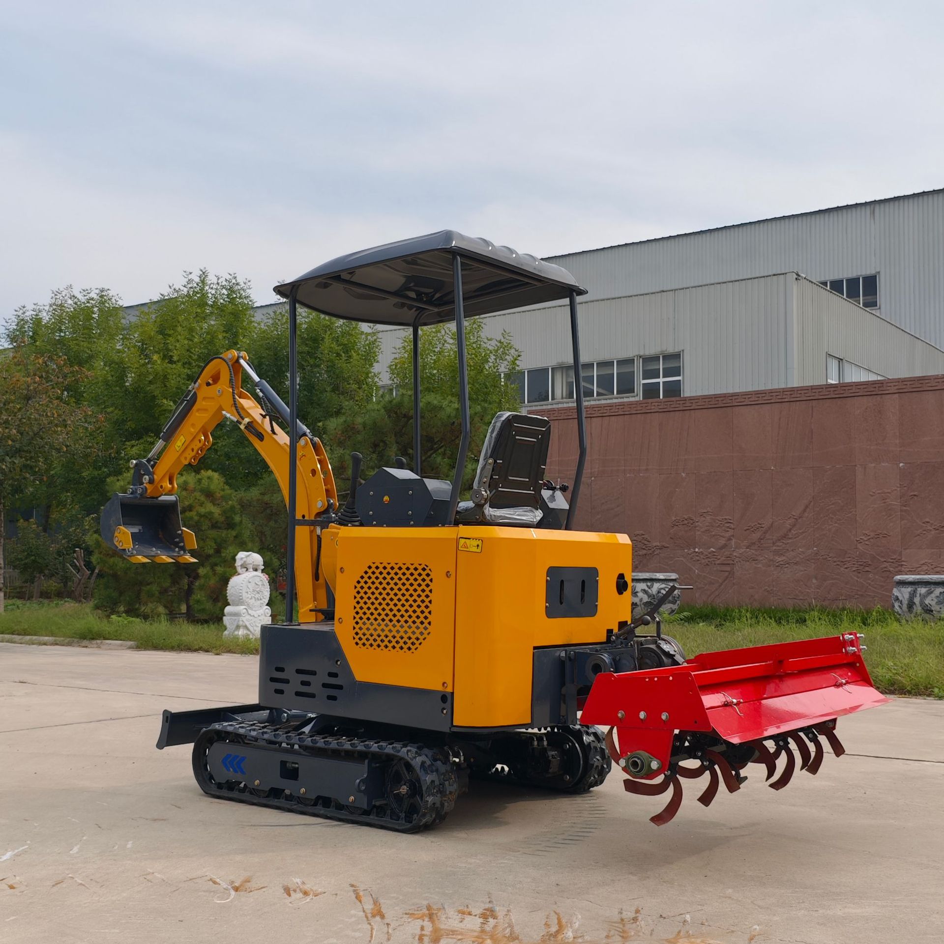 Máquina integrada de excavación y excavación antes y después de la excavación de la zanja para la explotación agrícola de desertivo y suelo suelto de orugas y arado rotativo de agua y sequía