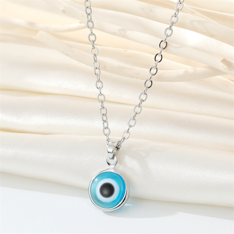 Retro Simple Color Resin Turkish Eye Necklace Demon Eye Pendant Necklace display picture 9