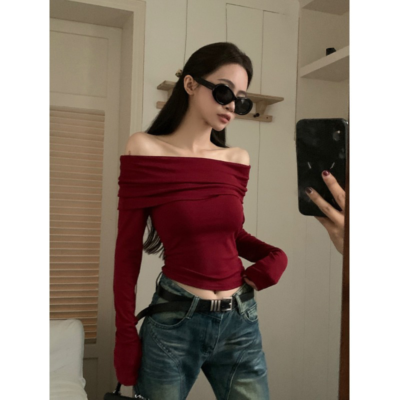Retro off-shoulder long-sleeved sweater women's autumn 2023 new hot girl slim-fit short bottoming shirt red top