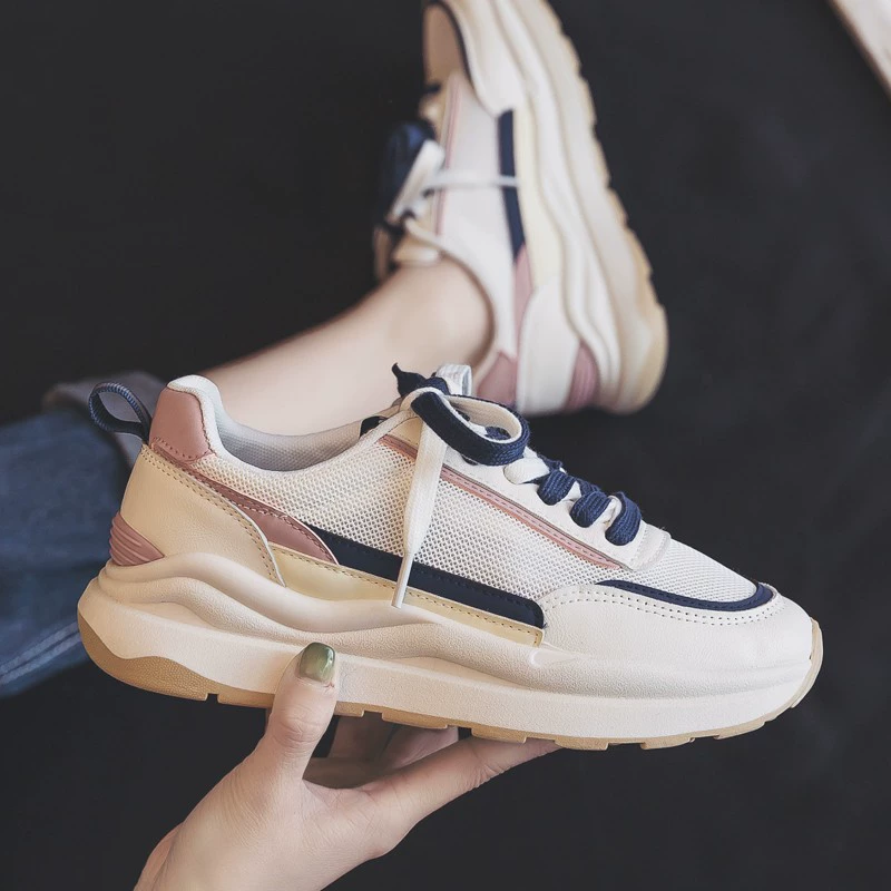 Женские сетчатые туфли дышащие летние ботинки папы женские 2023 осень тонкая толстая подошва, модная повседневная спортивная маленькая белая обувь