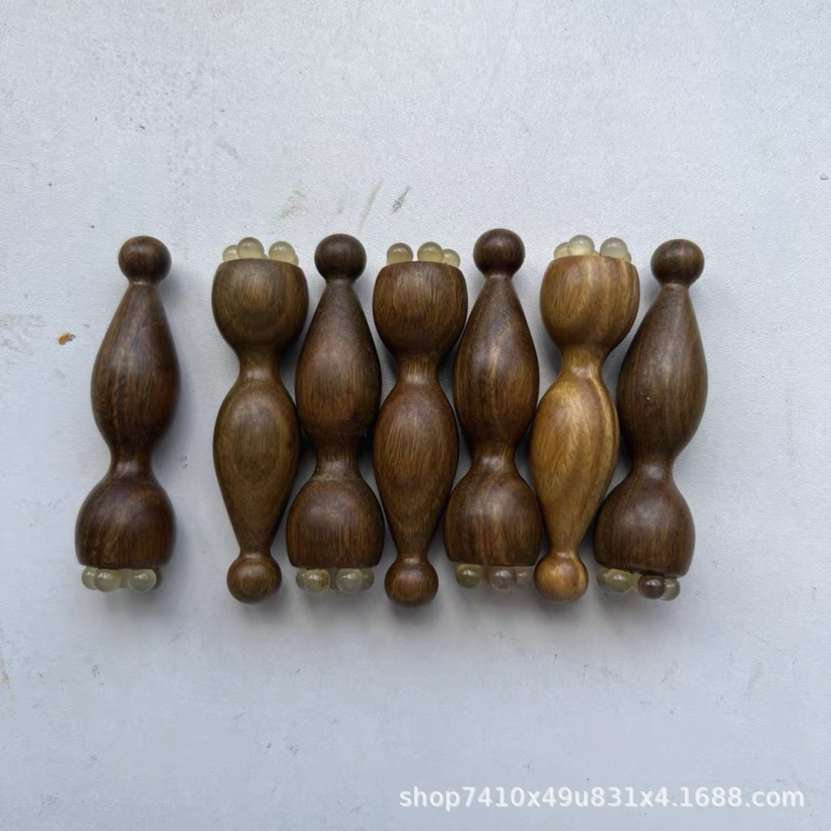 Green sandalwood ram's horn bead with small lotus pod * 1 piece