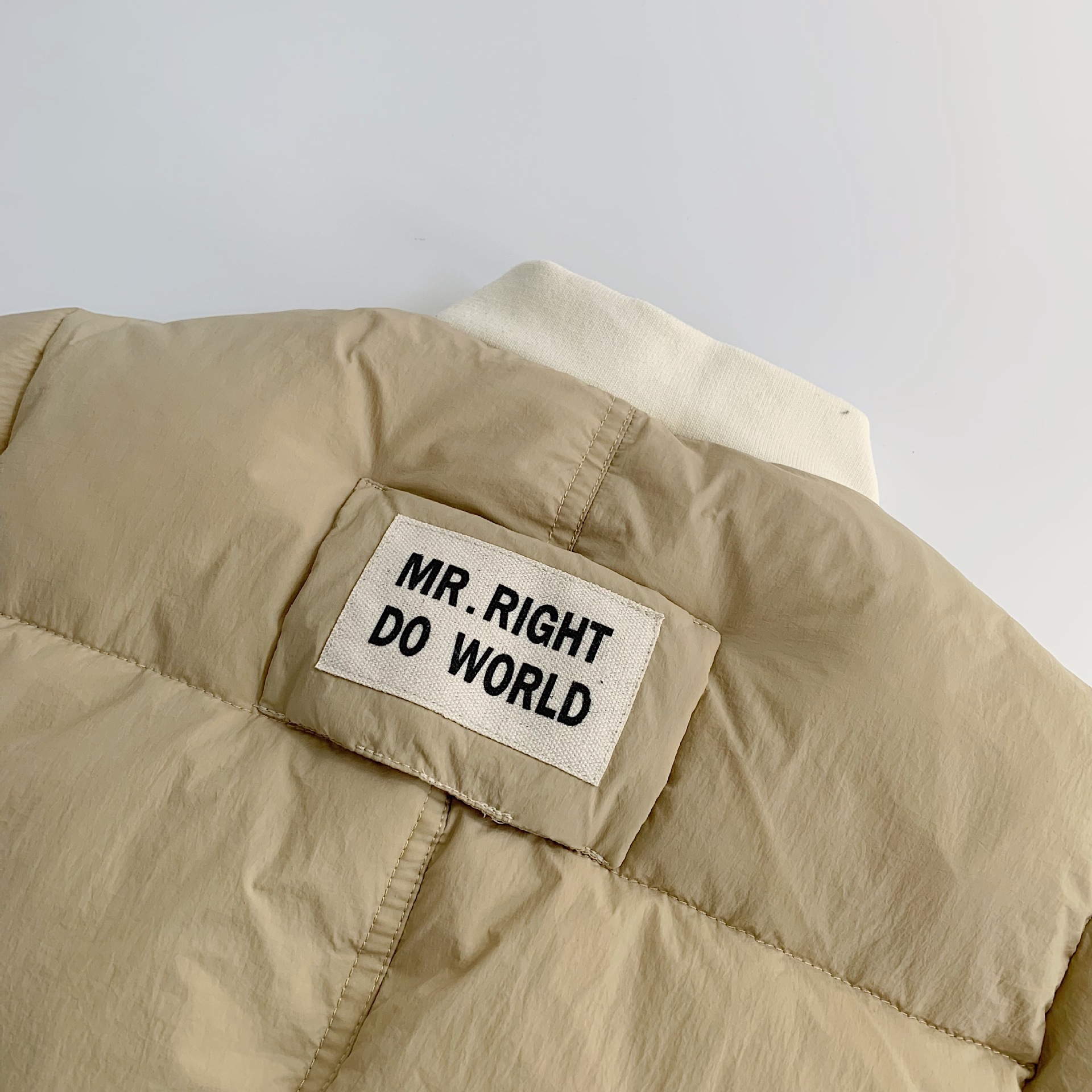 Mai Bao invierno 2024 nuevo abrigo de algodón de color sólido caliente, chaqueta de moda de algodón extranjero coreano para niños y niñas