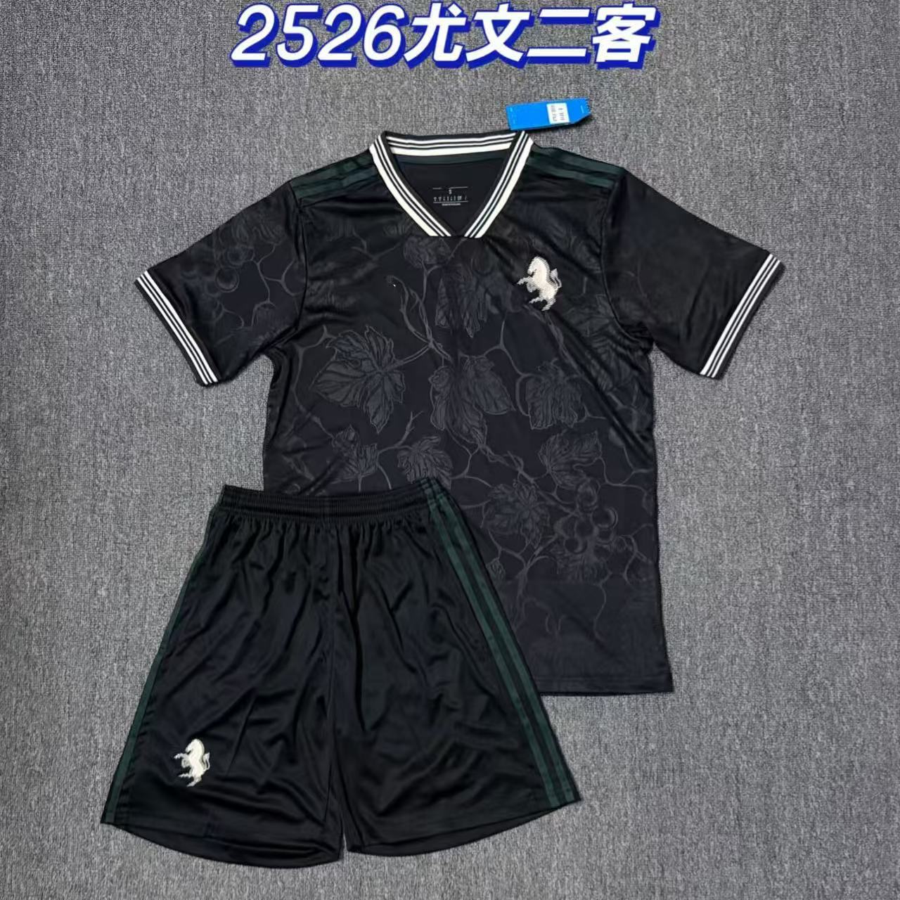 2526 Traje de dos invitados de la Juventus