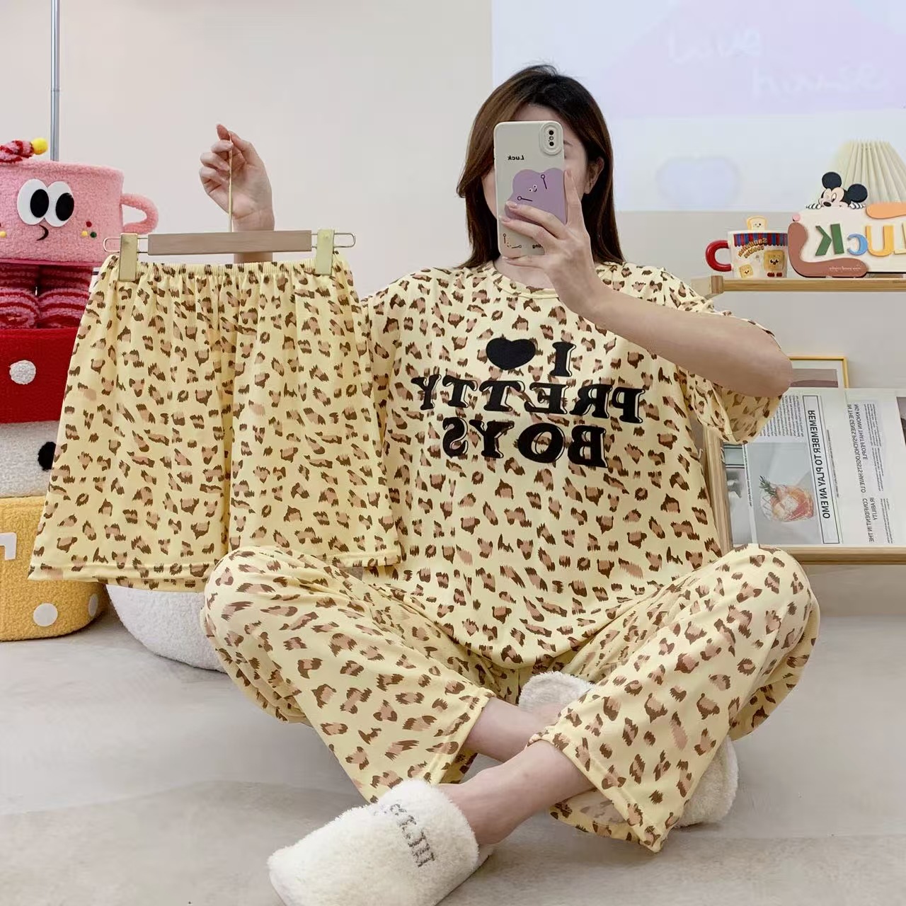 Pijamas de verano transfronterizos pijamas de leche de seda de tres piezas set de dibujos animados comercio exterior ropa para el hogar pantalones de mangas cortas lindos