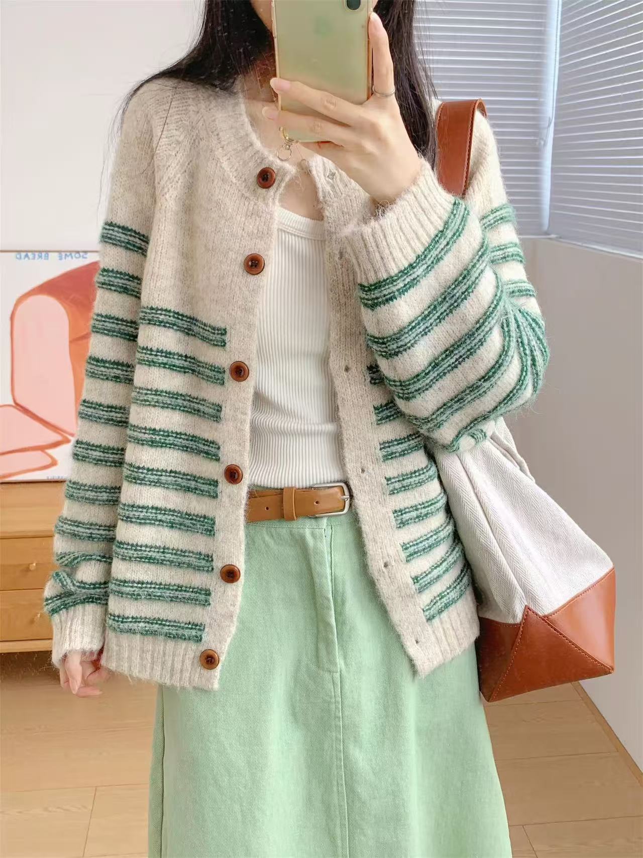 Otoño y invierno de 2025 nuevo estilo retro color contraste a rayas de punto cardigan estilo coreano de moda universal suéter delgado abrigo image 7