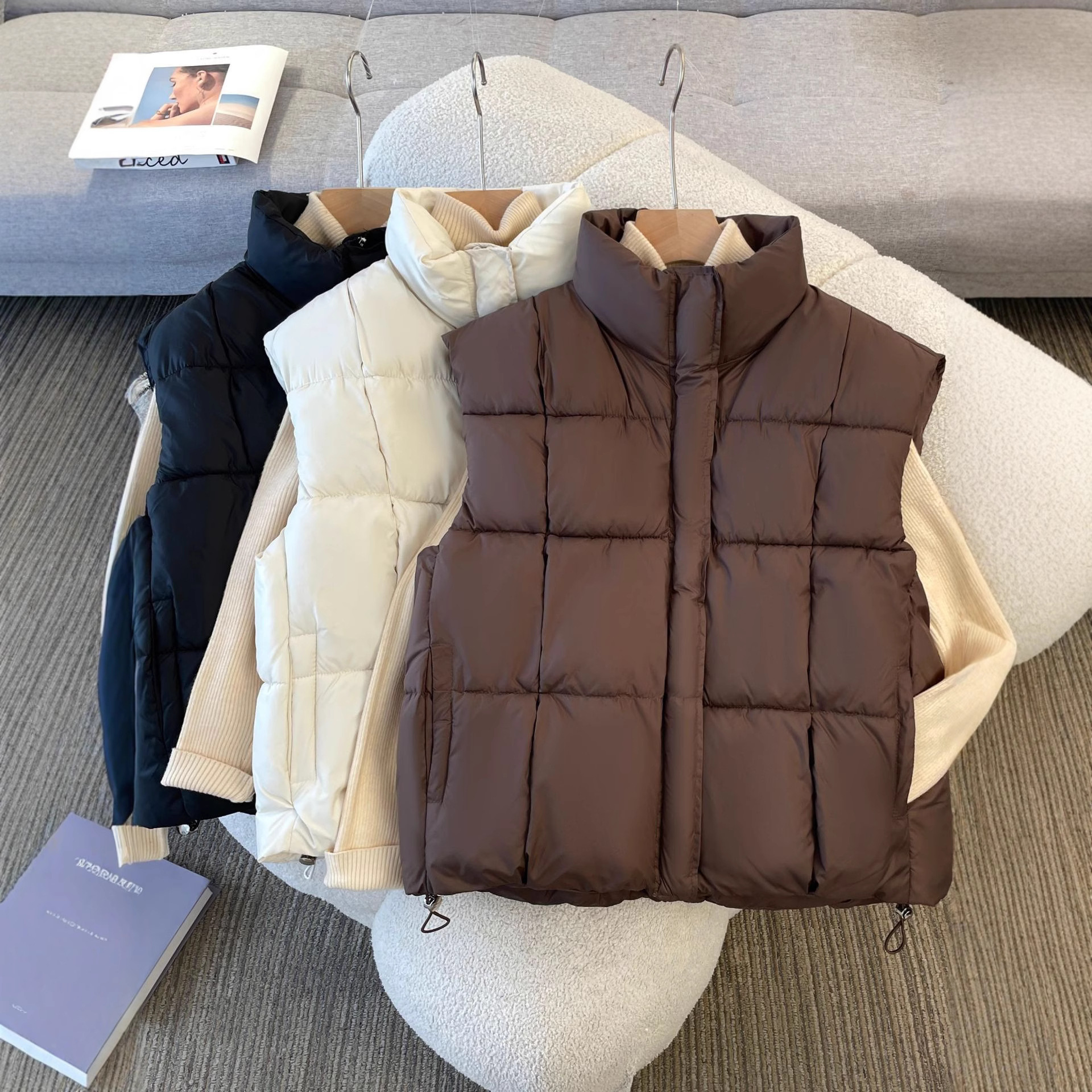 Armadillo de algodón para mujeres de vestir en el aire exterior en 2025, nuevo estilo coreano cuello vertical suelto plegado para vestir en el hombro corto de la marea de otoño y invierno