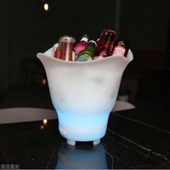 跨境创意高颜值新款蓝牙LED发光硅胶冰桶小音响家用酒吧户外露营