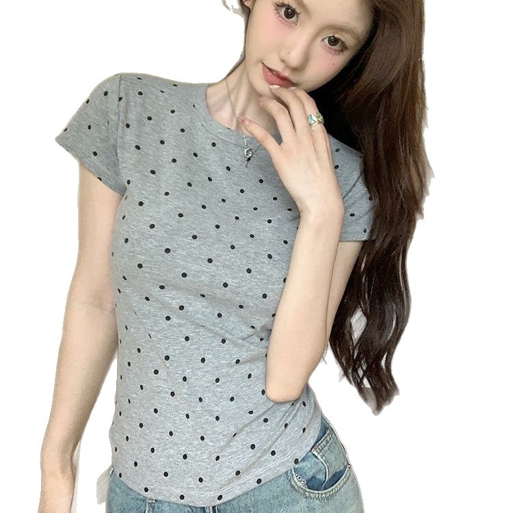 Diseño coreano sexy punto de onda pequeño cuello redondo hombro corto camiseta de manga corta camiseta de mujer delgada con camiseta de fondo de moda de mujer