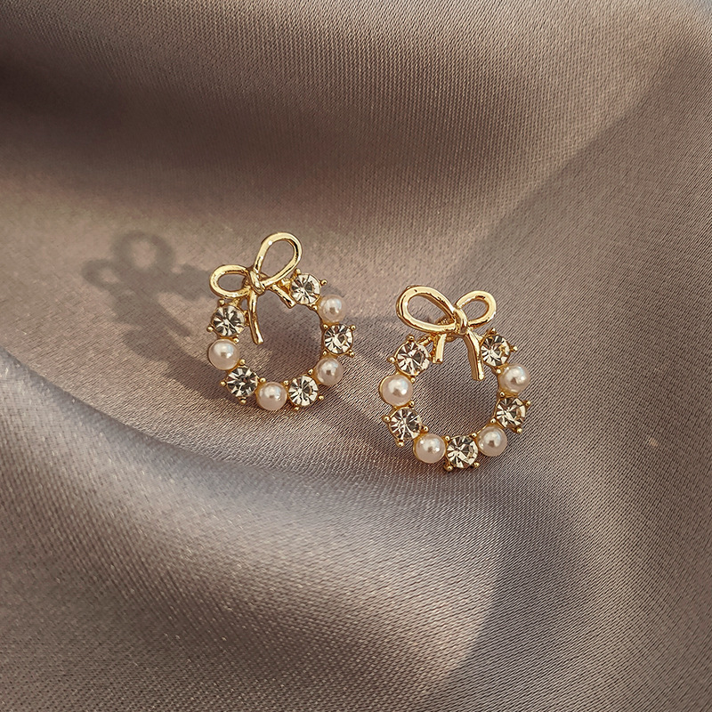 Aguja de plata de moda alta sensación de diamante de goteo de aceite pendientes nicho universal elegante pernos de orejas ligero lujoso temperamento simple orejas para mujeres