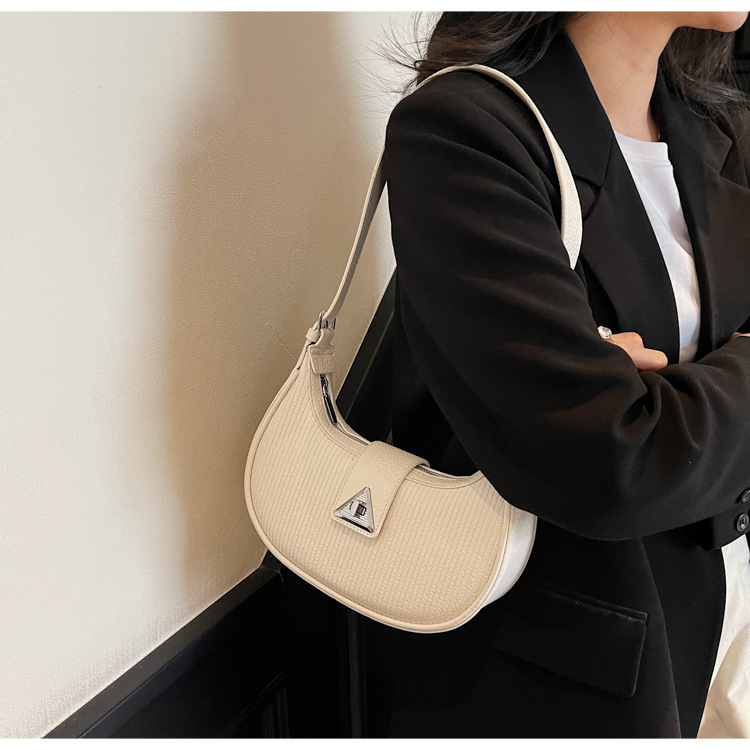 The 2025 new underarm bag for women is a simple and versatile single-shoulder crossbody bag. It is a popular and niche designer crescent-shaped women's bag undefined