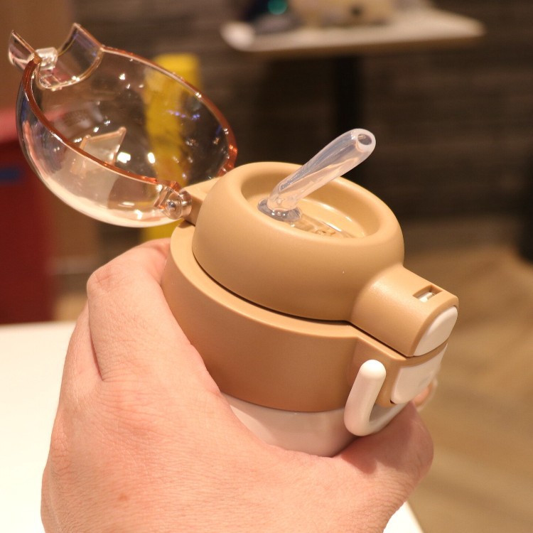 Taza de aislamiento para niños de alto valor facial lindo y pequeño portátil de doble bebida taza de agua de paja de acero inoxidable 2026 nueva estudiante