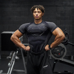 YOUNGLA 新しいアメリカンマッスルフィットネスメンズスポーツ半袖カジュアルランニング速乾性通気性タイツ Tシャツ