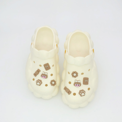 Factory Direct Sale Hole Shoes Flower Shoes Buckle DIY Accessory Cute Cartoon Girl Shoes Buckle Sole Decor PVC Soft Rubber