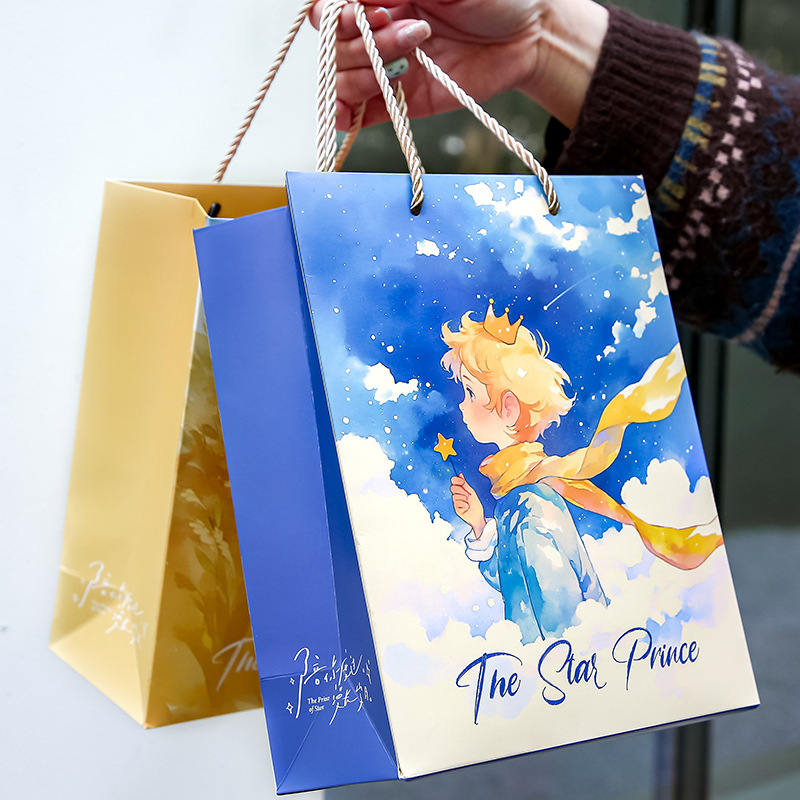 La bolsa de regalo del príncipe del Sr. Paper lo acompañará a través de los largos años, la bolsa de regalo con cordón de papel de dibujos animados de alto valor