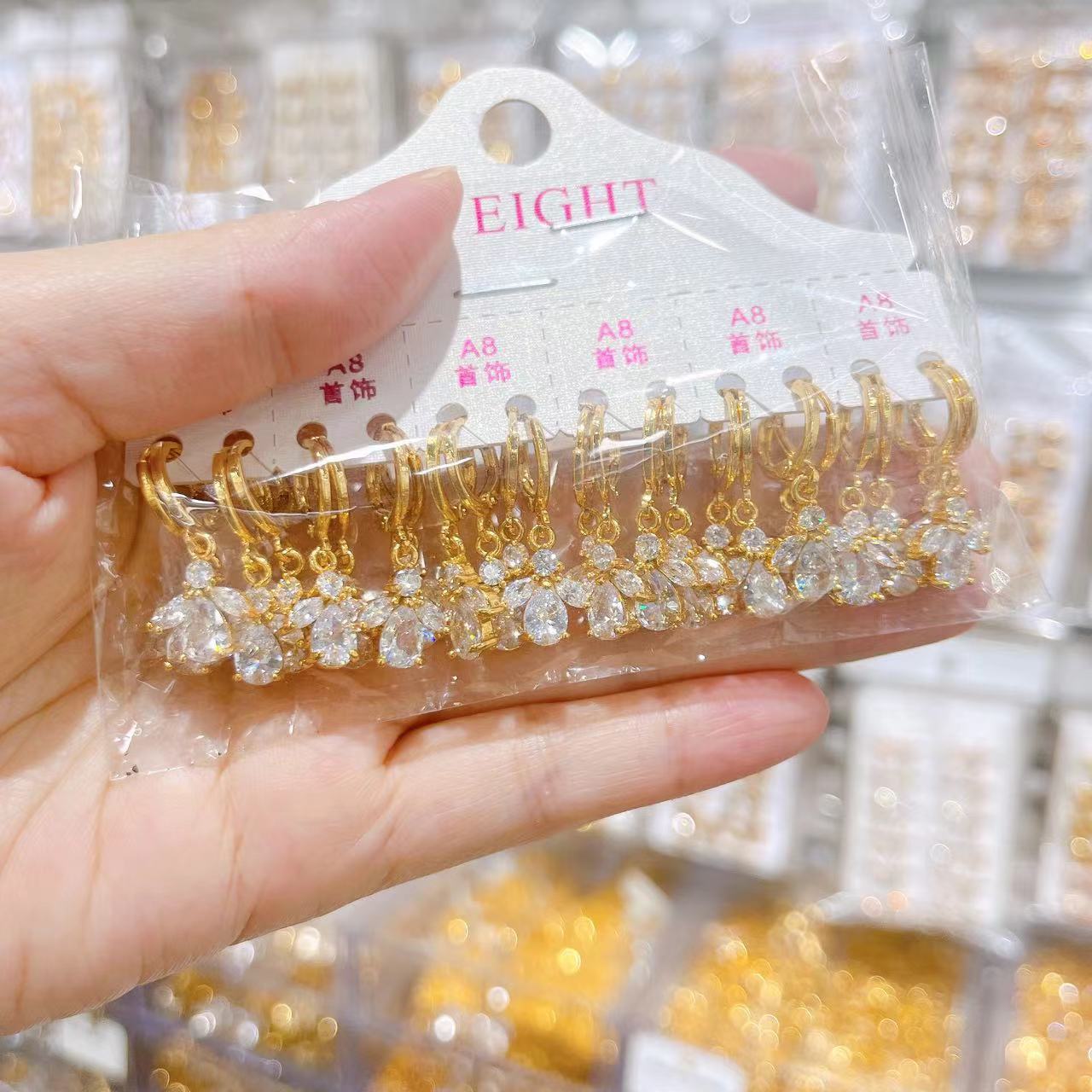 Botones transfronterizos de gota de agua pendientes de diamante chapados en oro pendientes de borda pendientes de zircón artificial pendientes de orejas nuevas orejas para mujeres