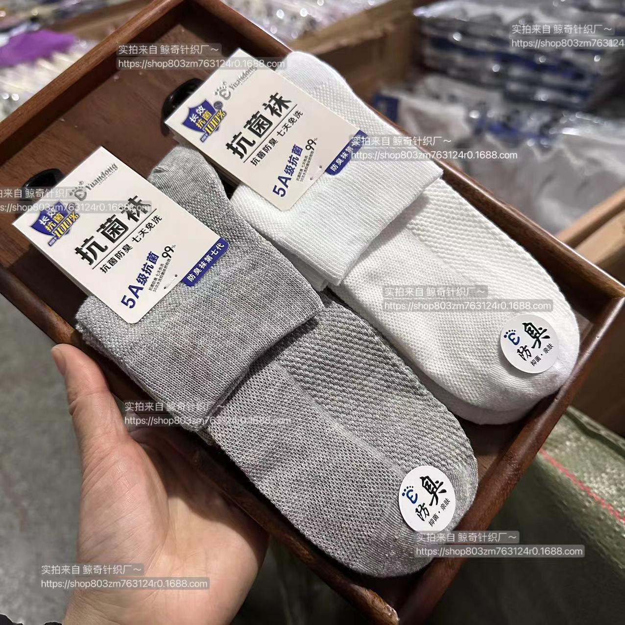 Calcetines deportivos finos de primavera y verano de alta gama para hombres, calcetines de tubo que absorben el sudor y desodorizantes, calcetines de algodón blanco de cintura pequeña y media de verano al por mayor
