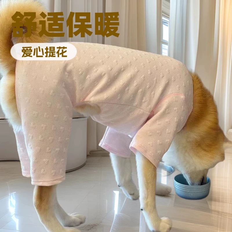 Одежда для больших собак на четырех ногах, осенне-зимняя жаккардовая одежда с сердечками для золотистого ретривера, Аляска, домашняя одежда, утолщенный коралловый бархат, чтобы предотвратить холод при выходе на улицу